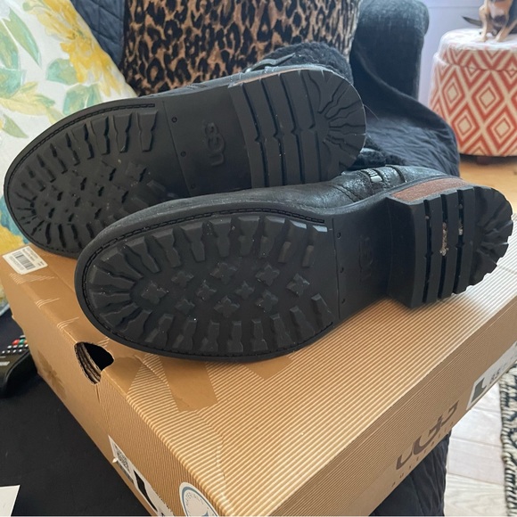 UGG Womens Short Boot Size 8.5 Blayre II Black Fur Wood Heel Buckle - Picture 5 of 14